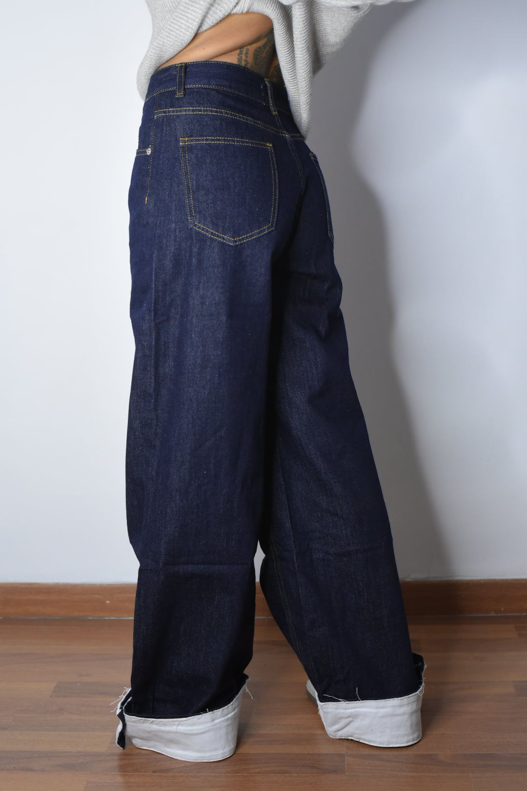 Jeans white lapel